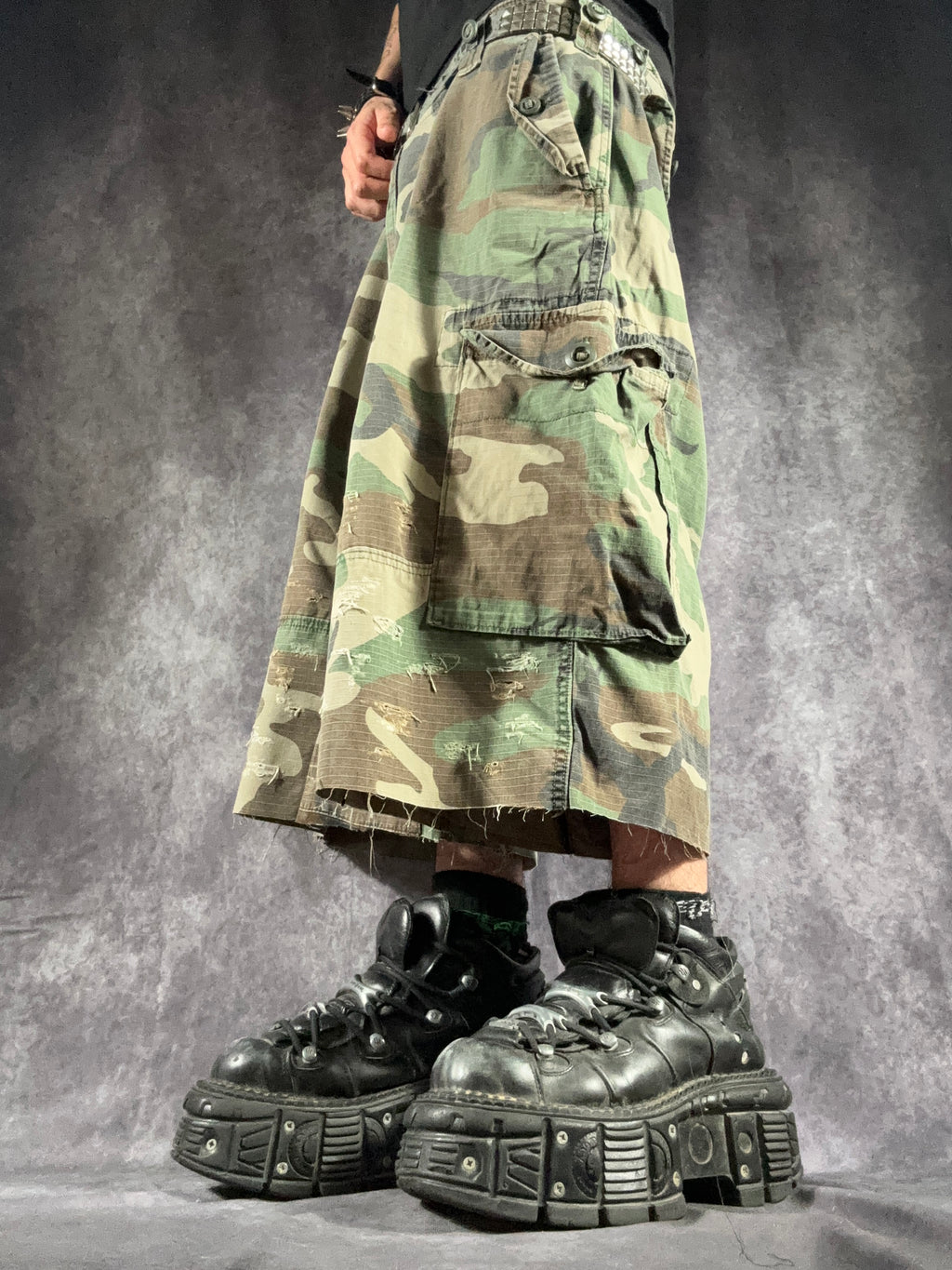 Big Baggy Distressed Camo Short