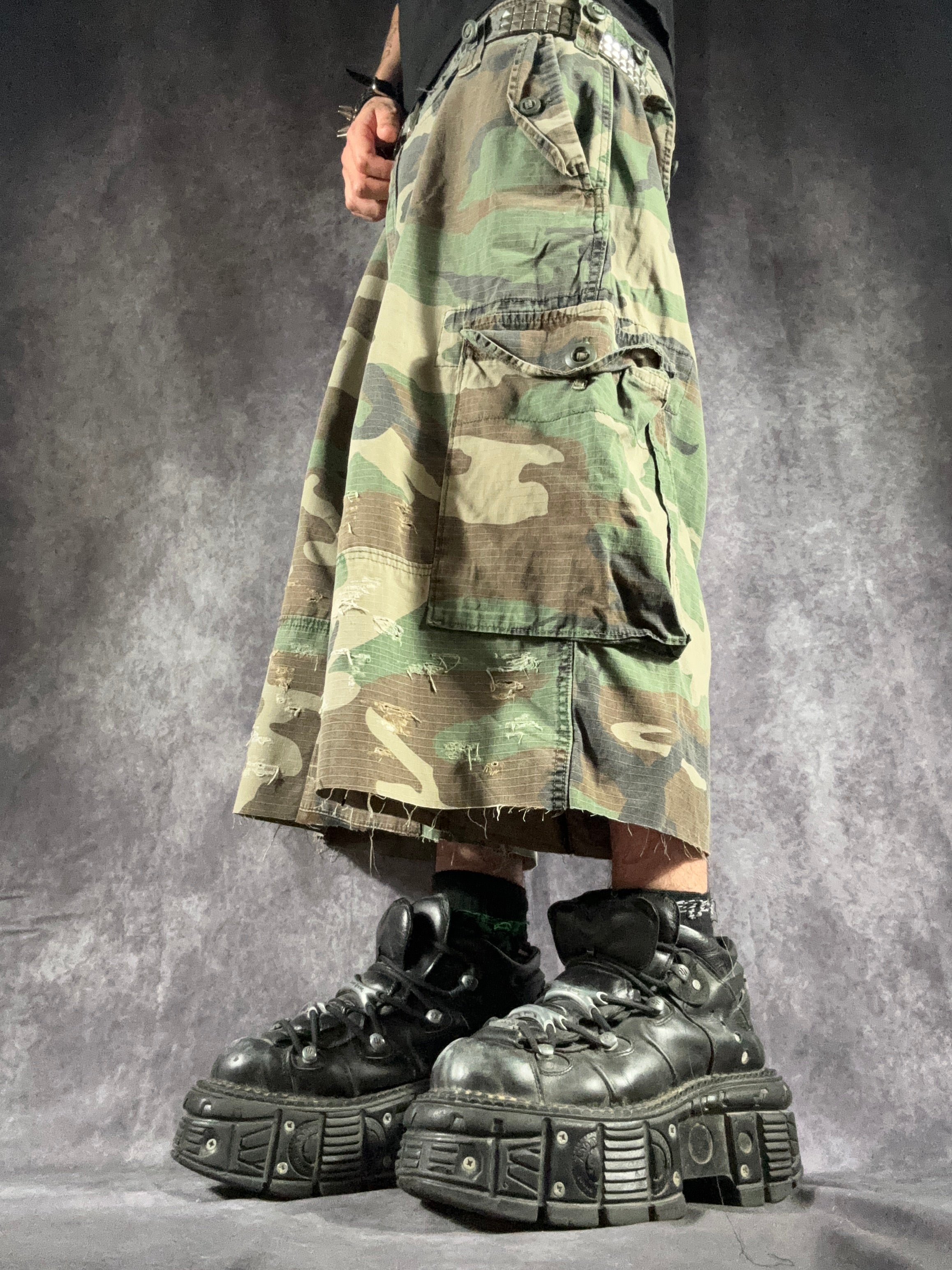 Big Baggy Distressed Camo Short