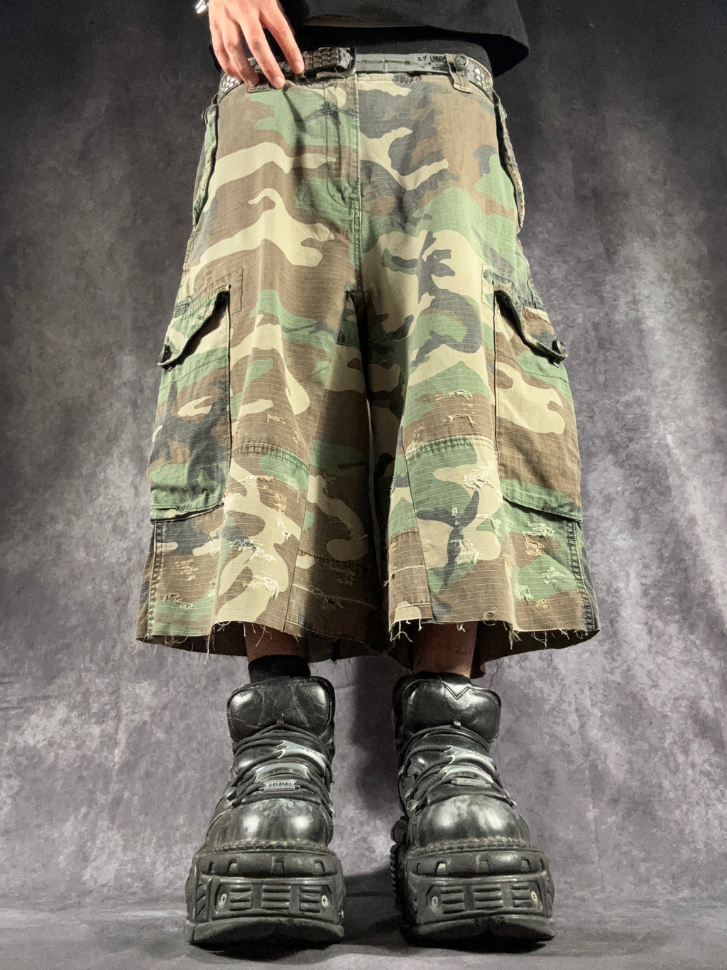 Big Baggy Distressed Camo Short