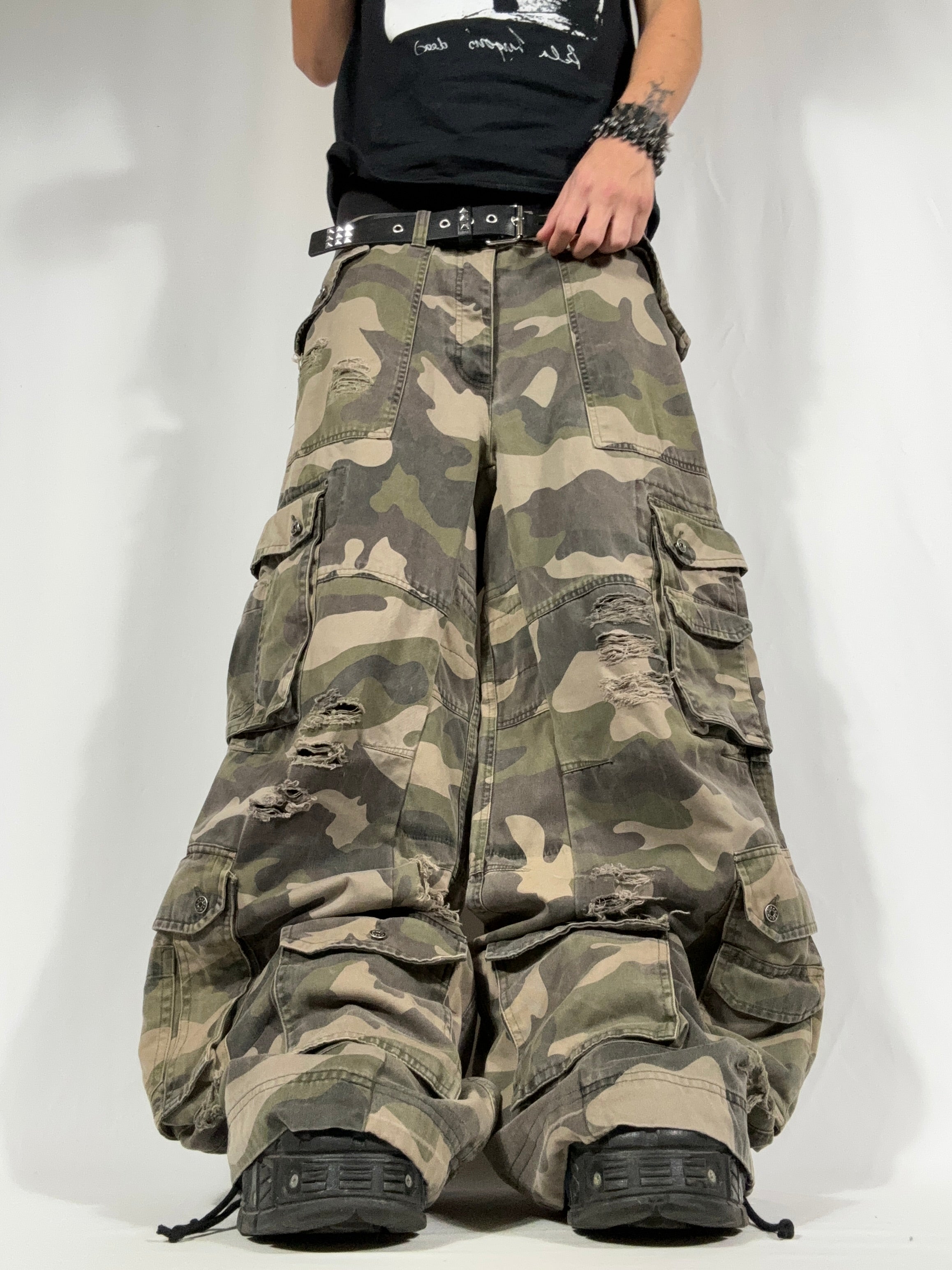 Big Baggy Distressed Camo Pant