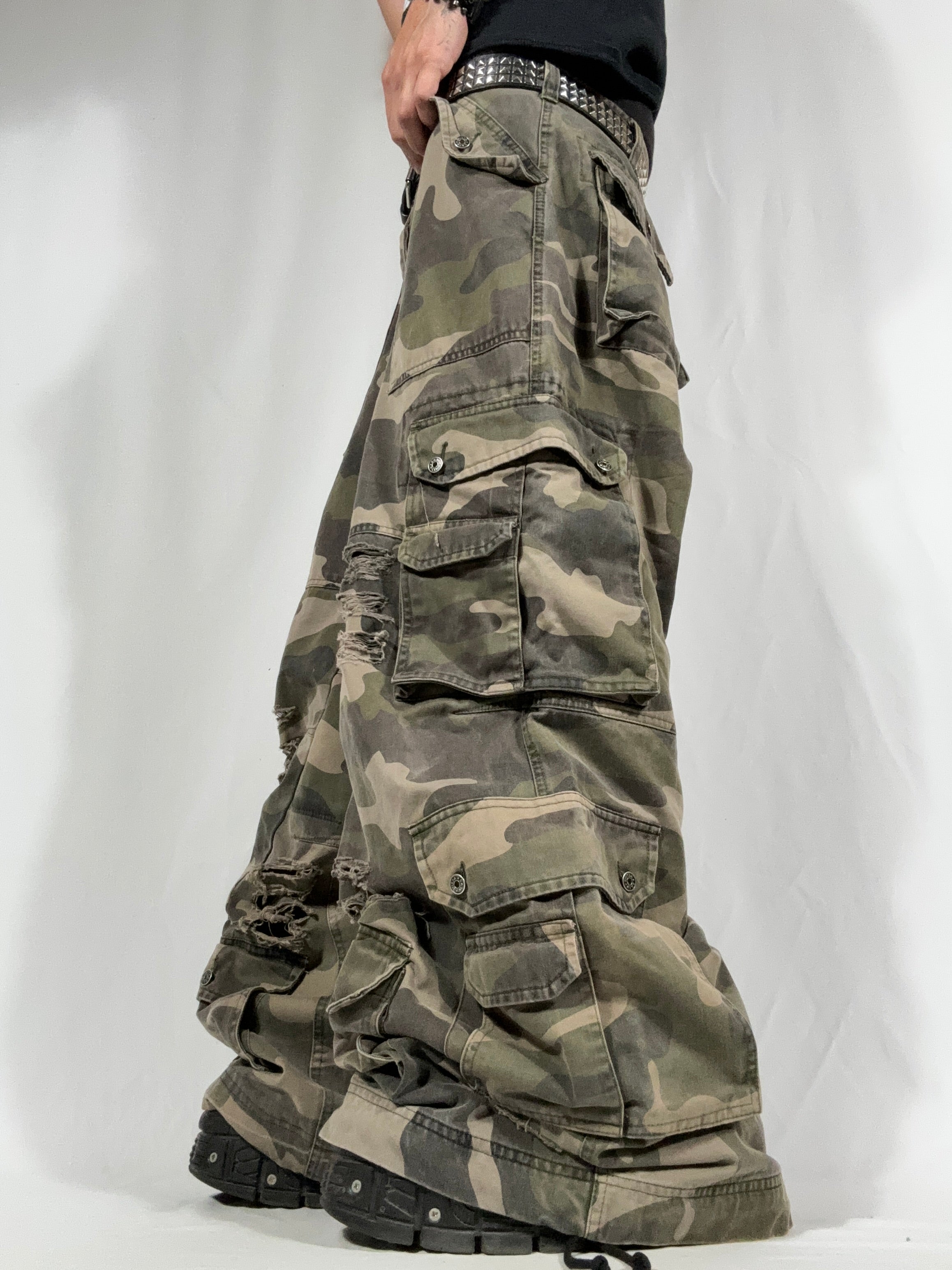Big Baggy Distressed Camo Pant