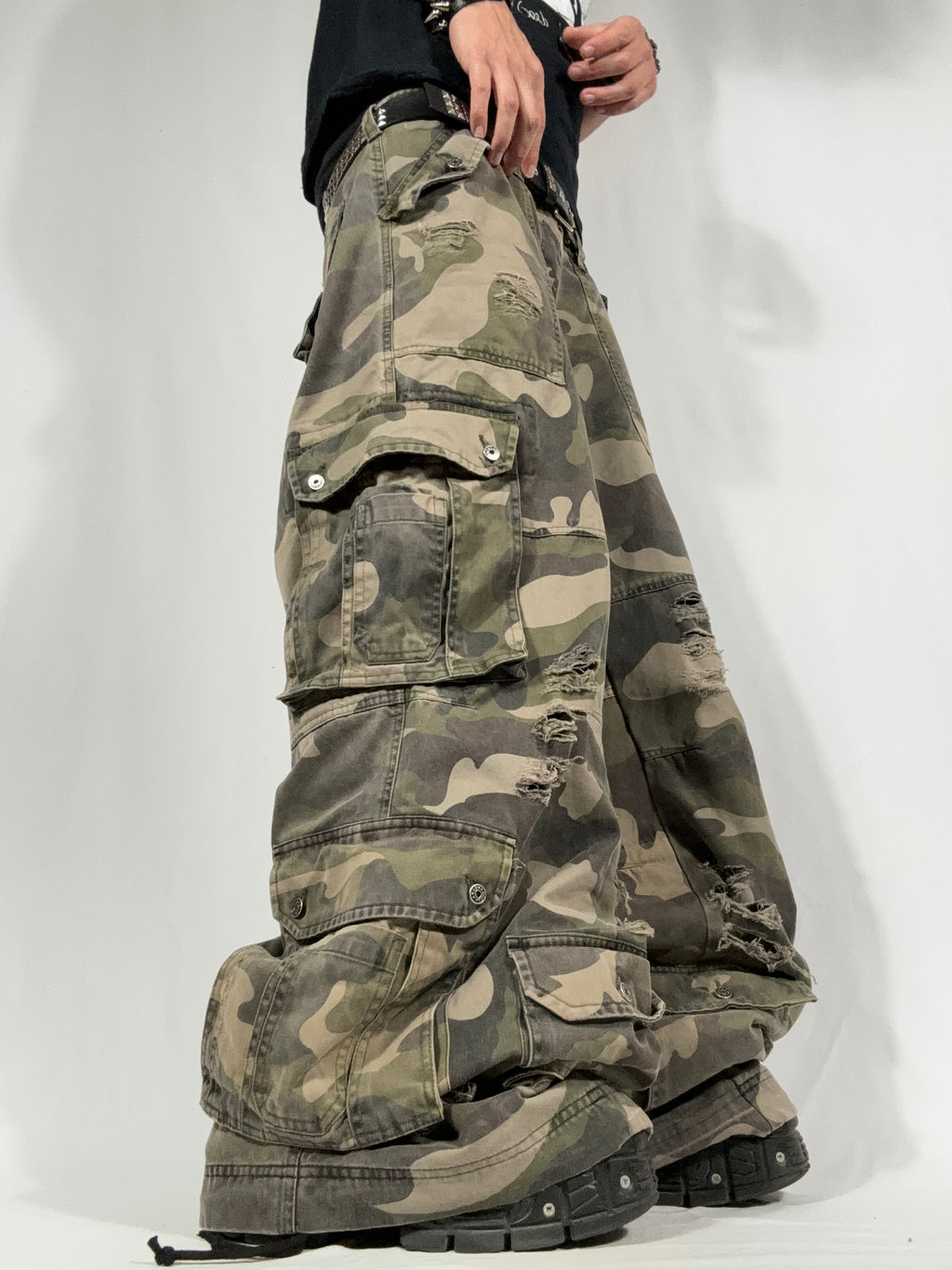 Big Baggy Distressed Camo Pant