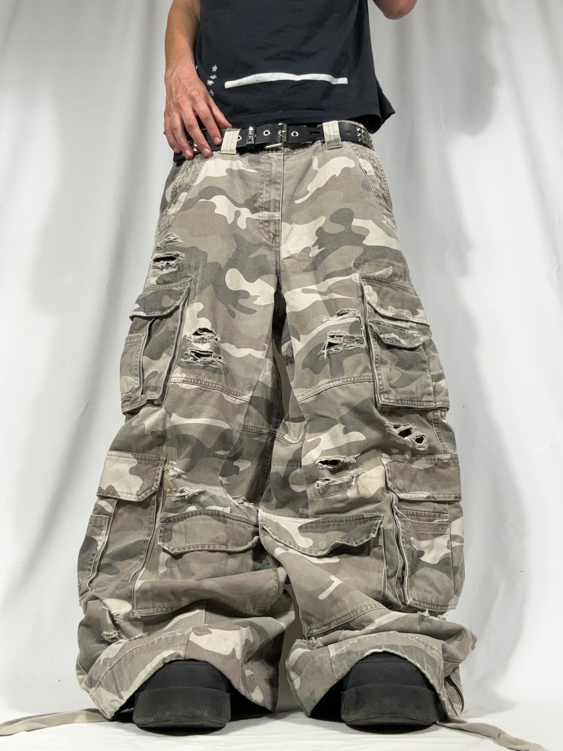 Big Baggy Distressed Camo Pant