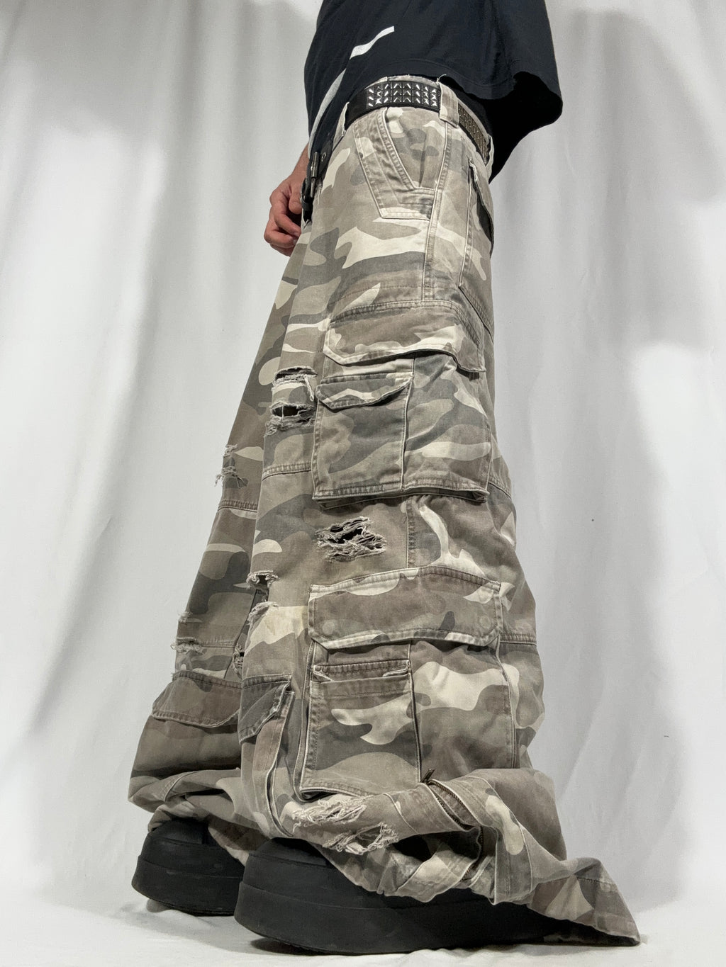 Big Baggy Distressed Camo Pant