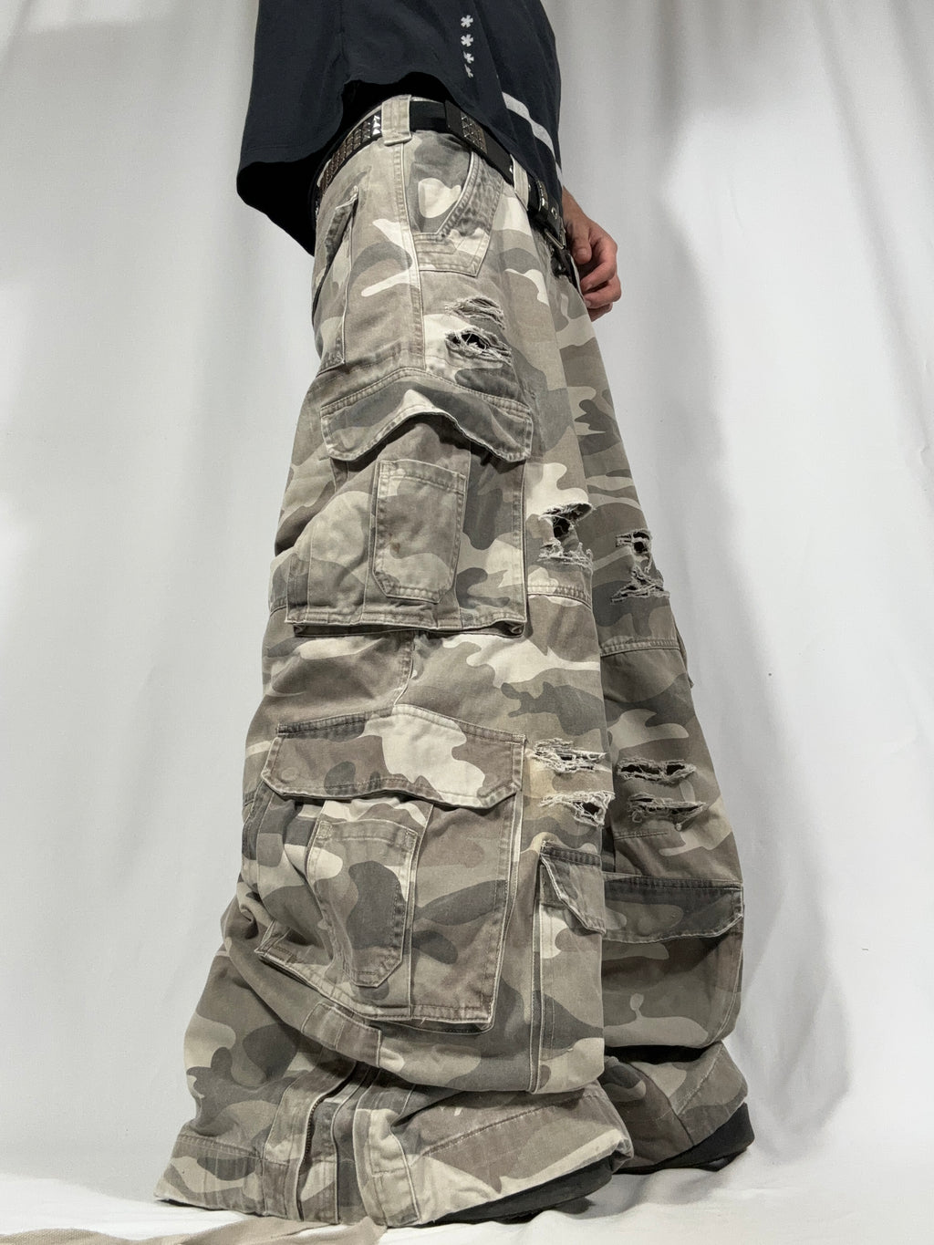 Big Baggy Distressed Camo Pant