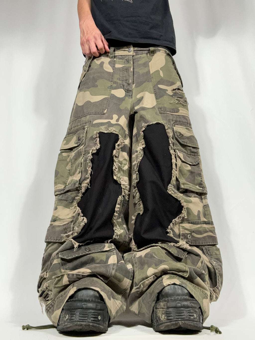 Big Baggy Distressed Camo Pant