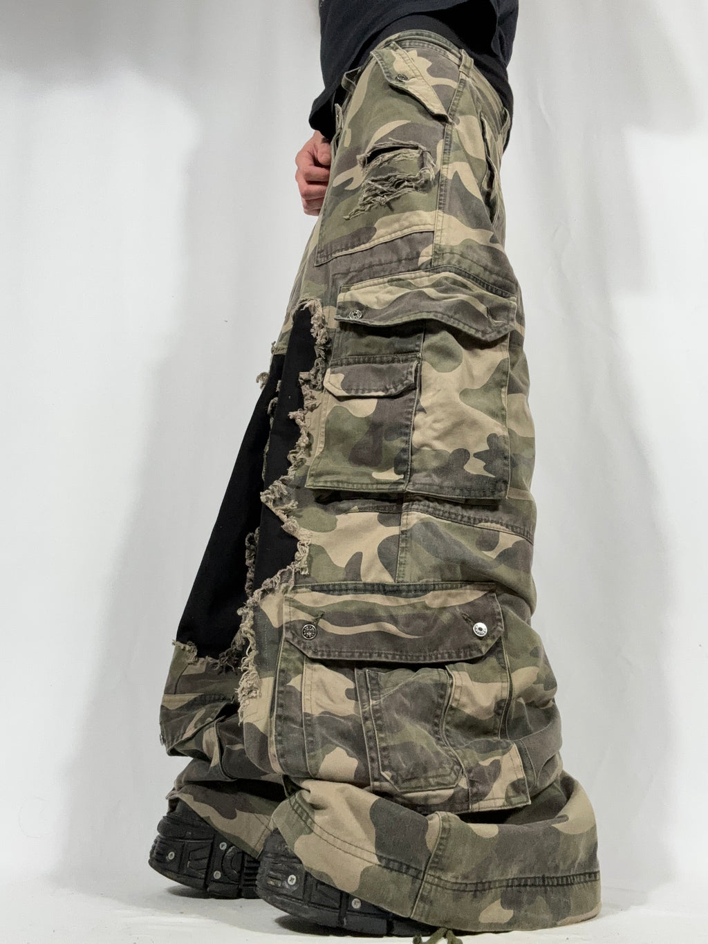 Big Baggy Distressed Camo Pant