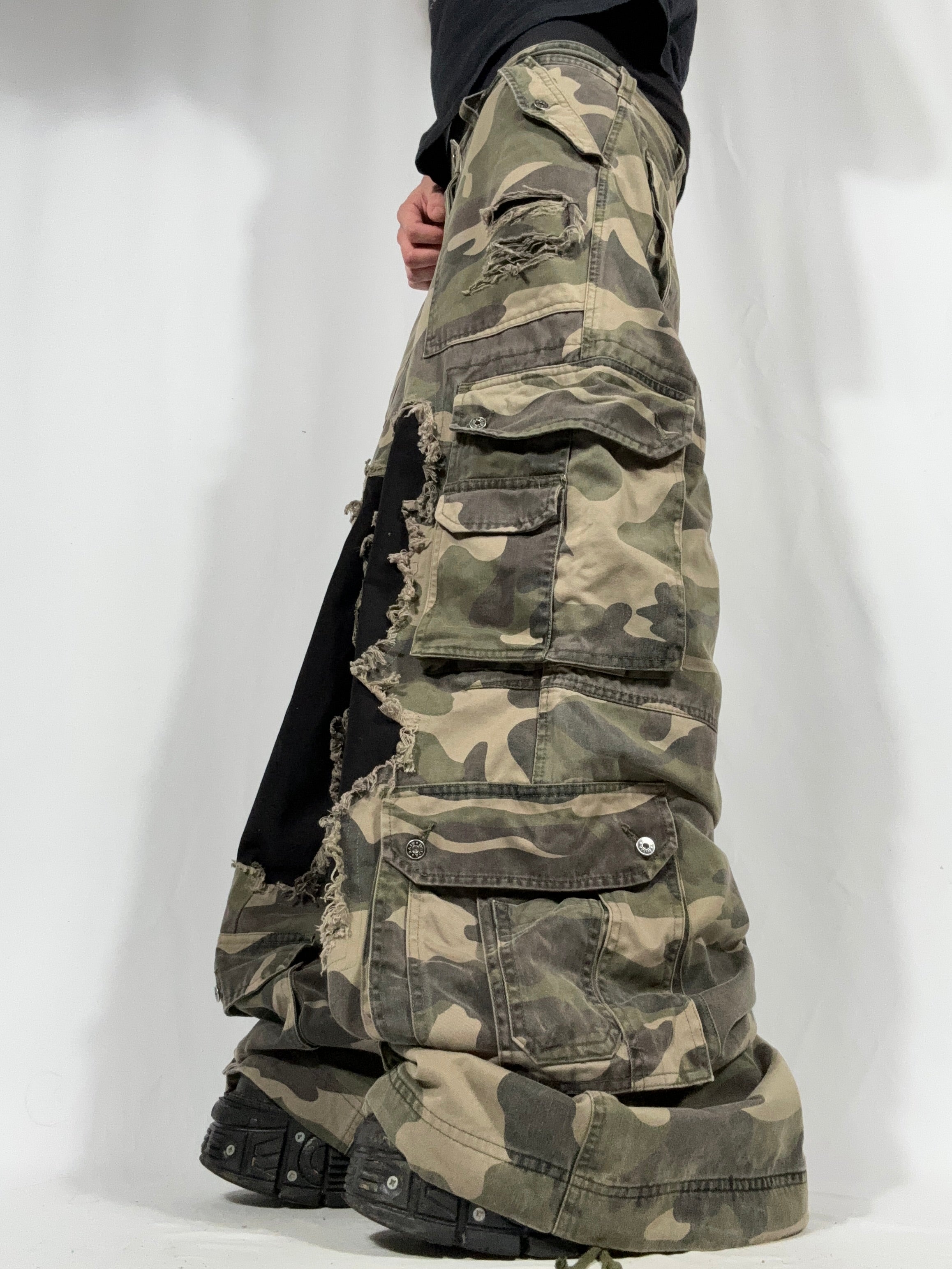 Big Baggy Distressed Camo Pant