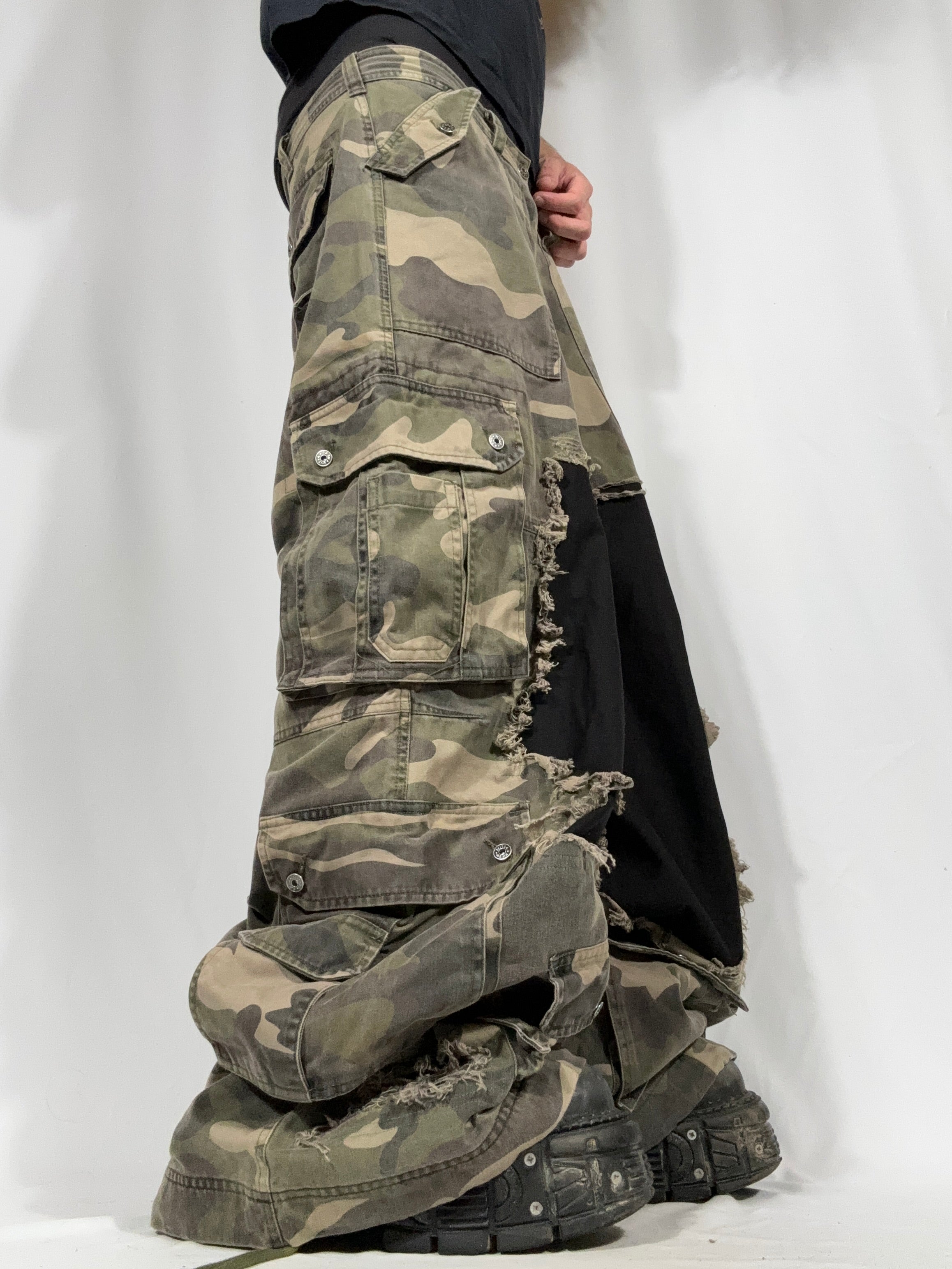 Big Baggy Distressed Camo Pant