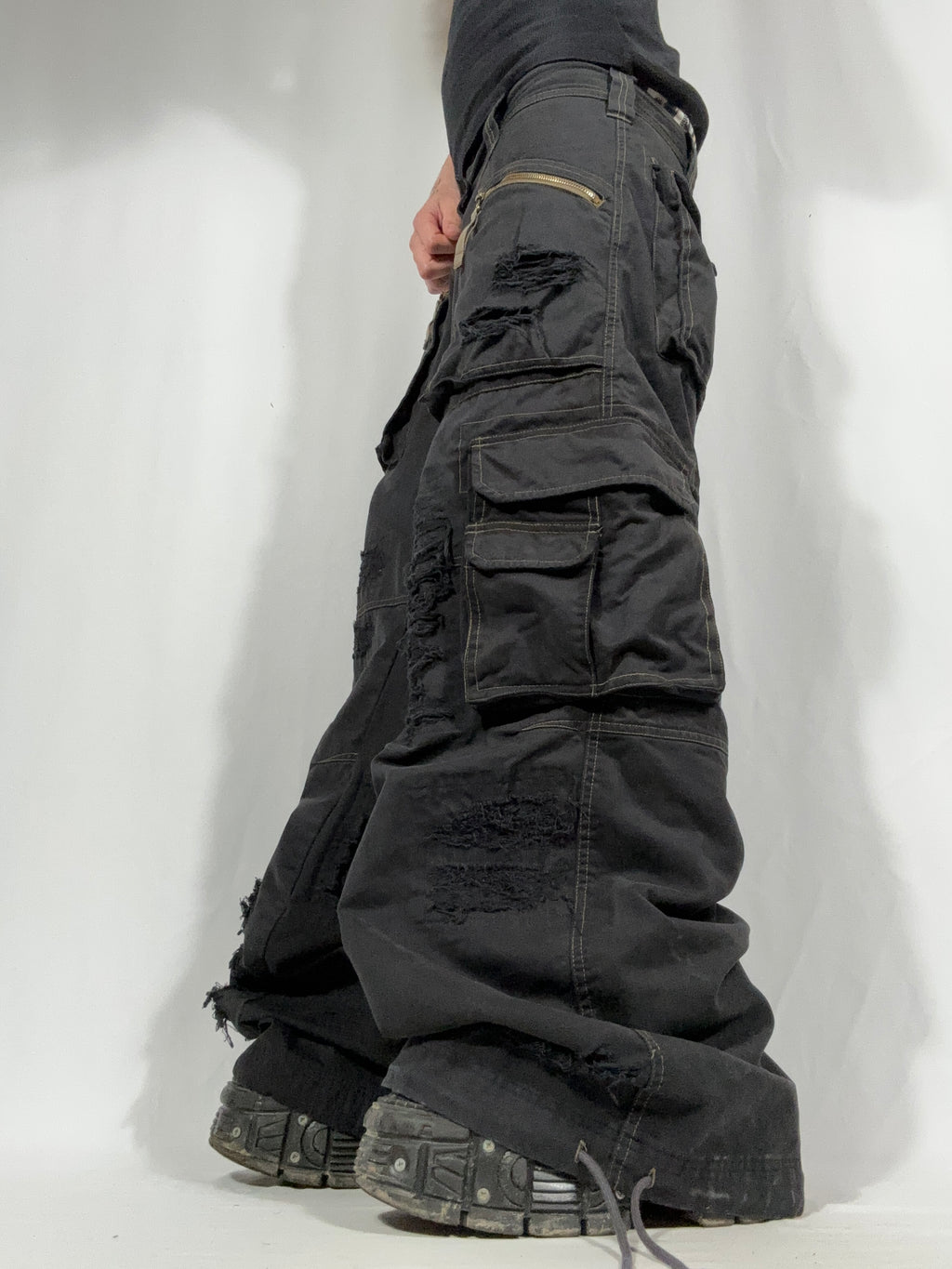 Big Baggy Distressed Cargo Pant