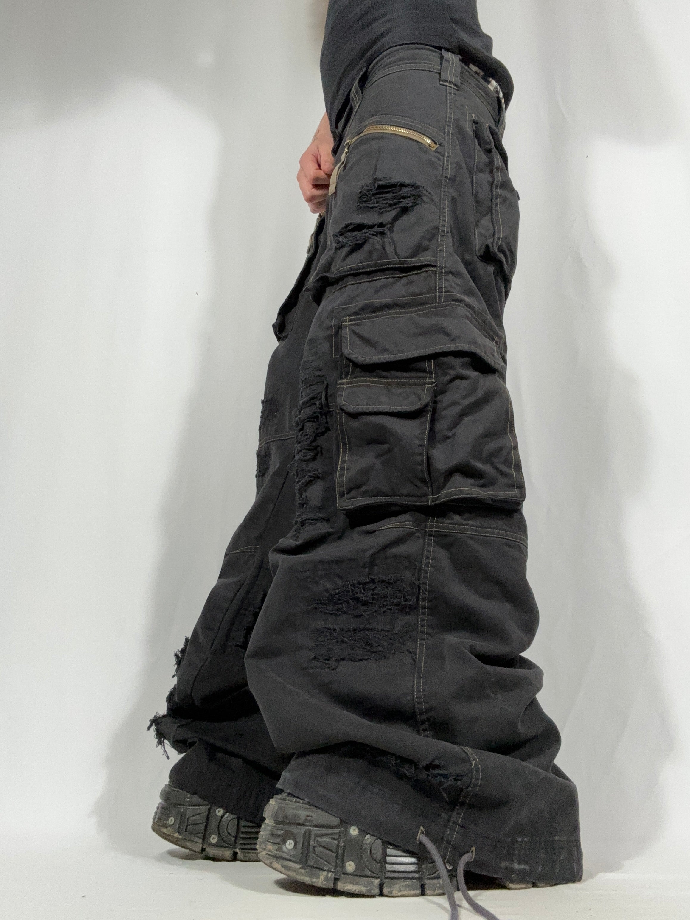Big Baggy Distressed Cargo Pant