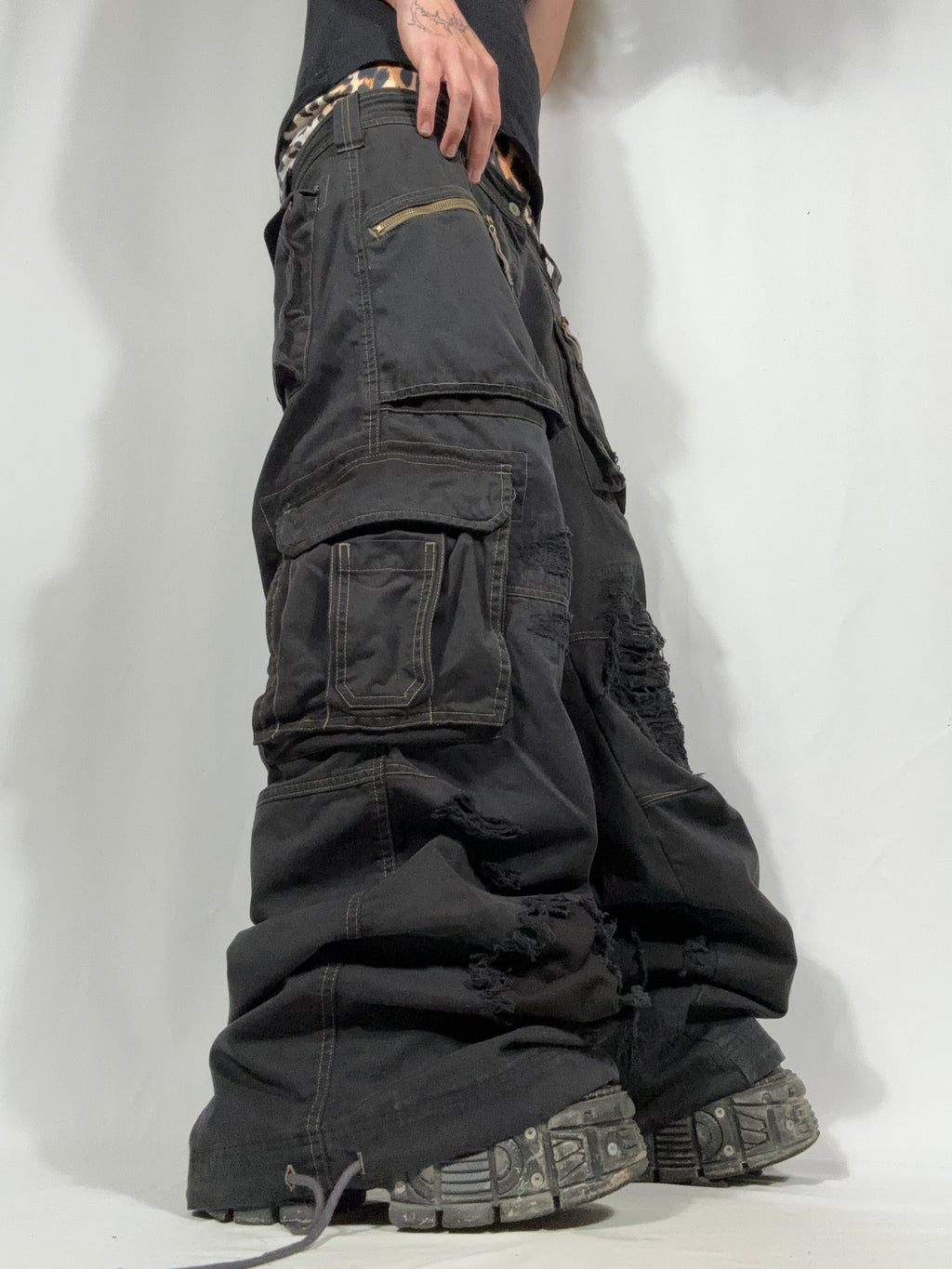 Big Baggy Distressed Cargo Pant