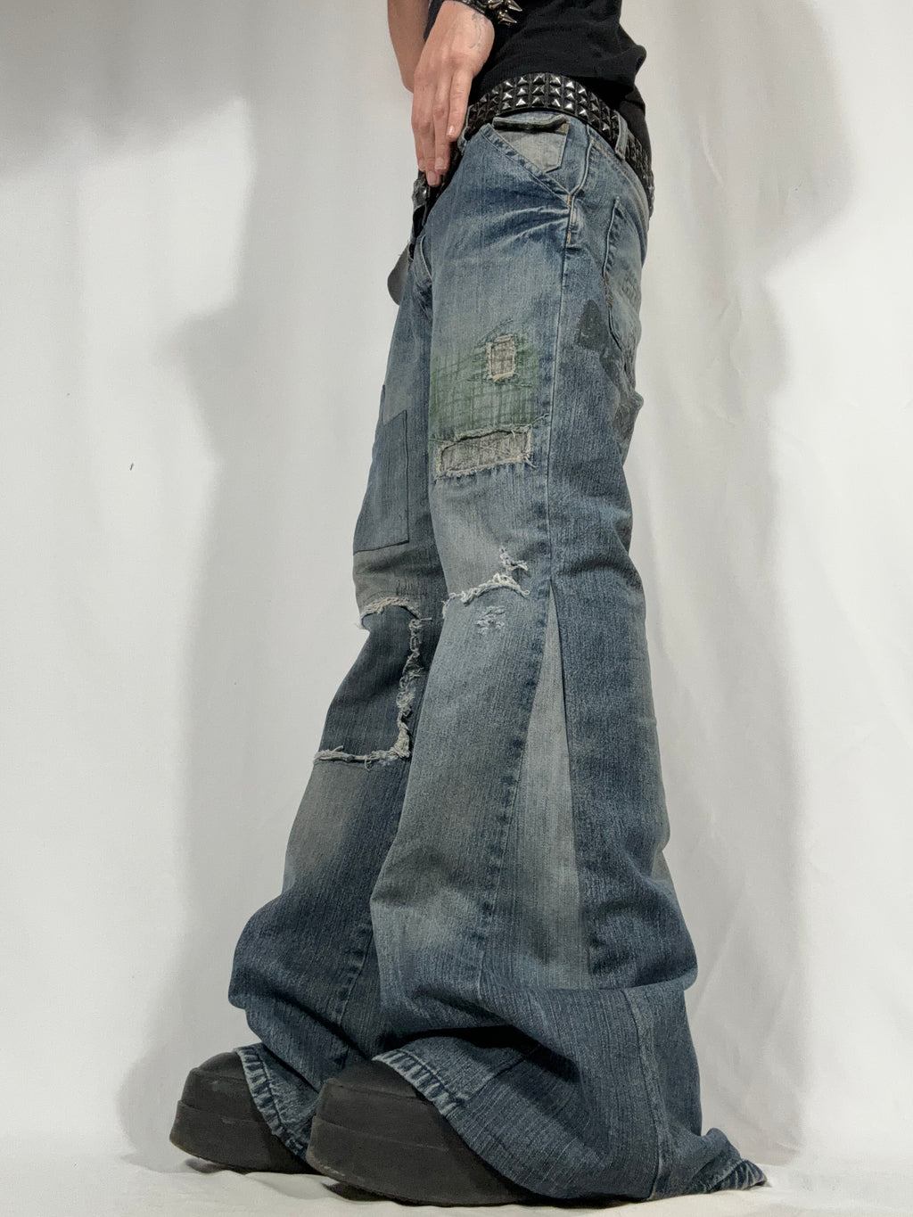 Big Flared Distressed Jeans