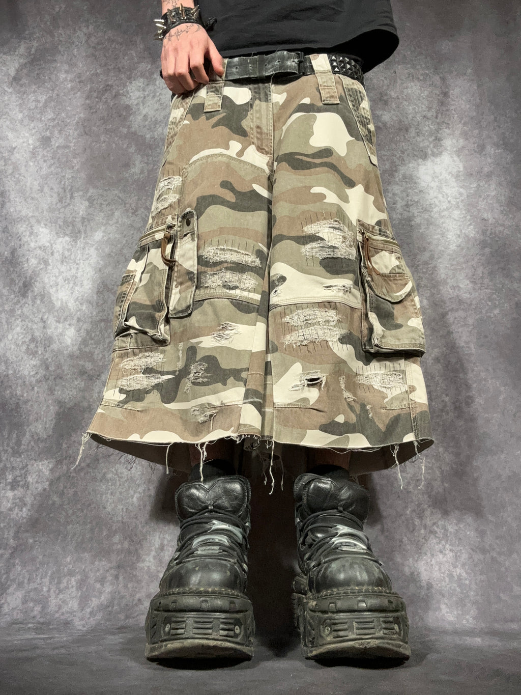 Big Baggy Distressed Repair Camo Short