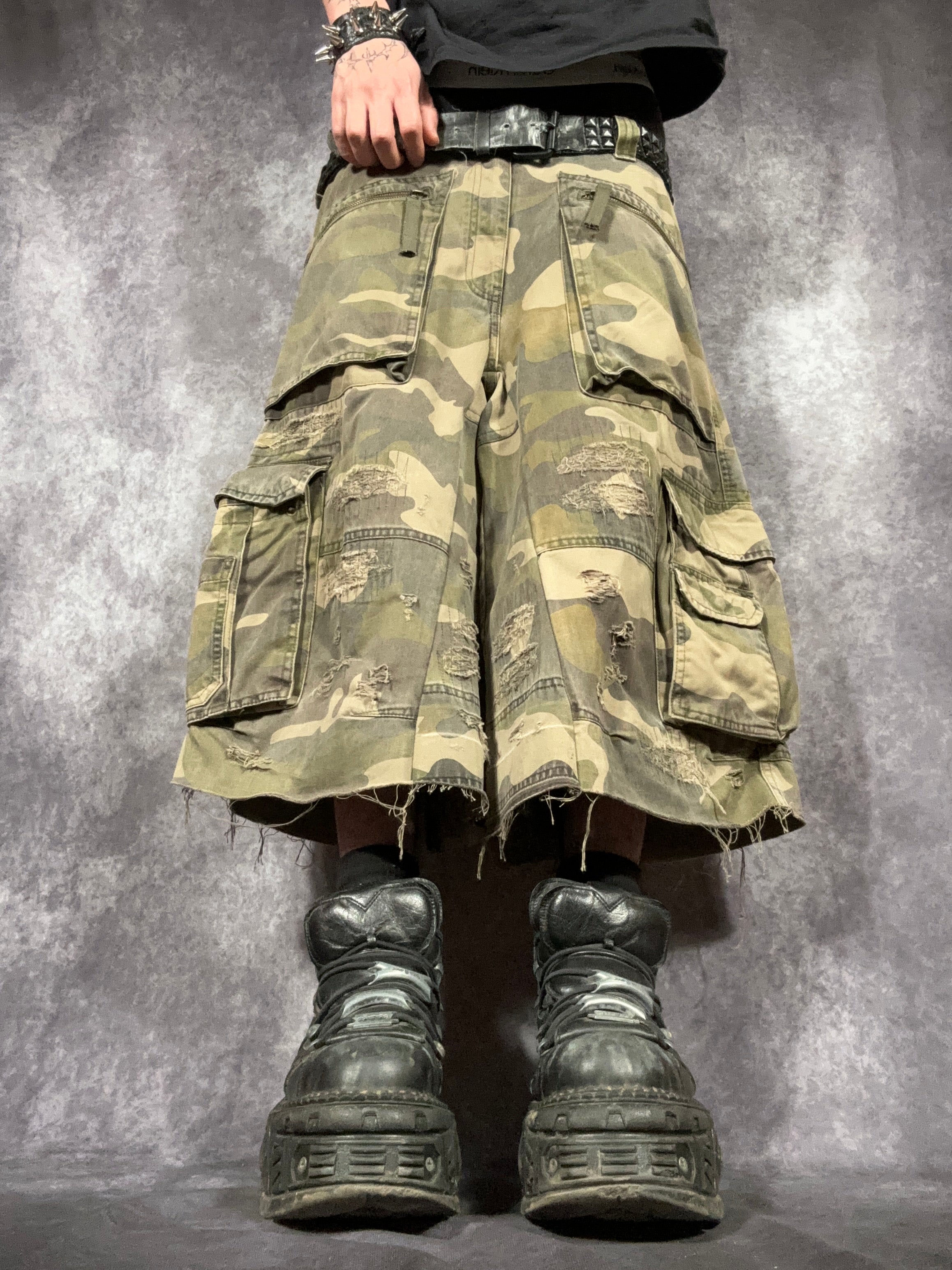 Big Baggy Distressed Repair Camo Short