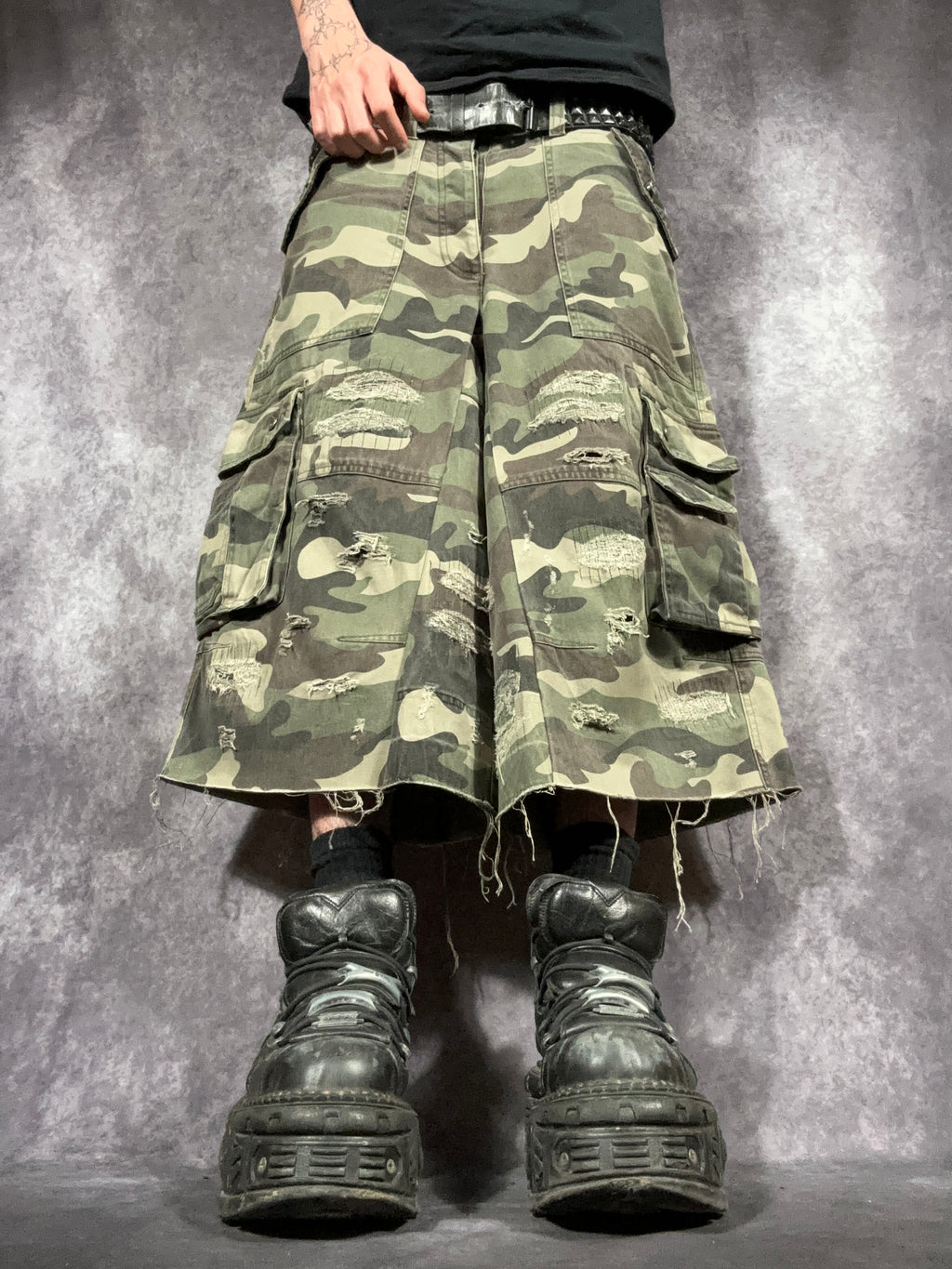 Big Baggy Distressed Repair Camo Short