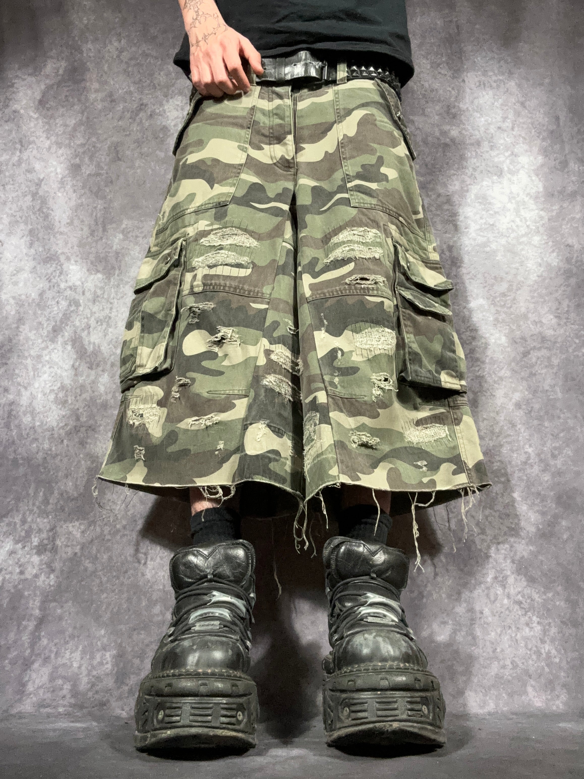 Big Baggy Distressed Repair Camo Short
