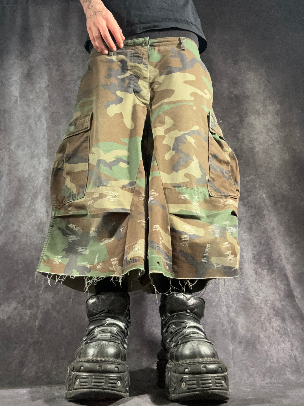 Big Baggy Distressed Camo Short