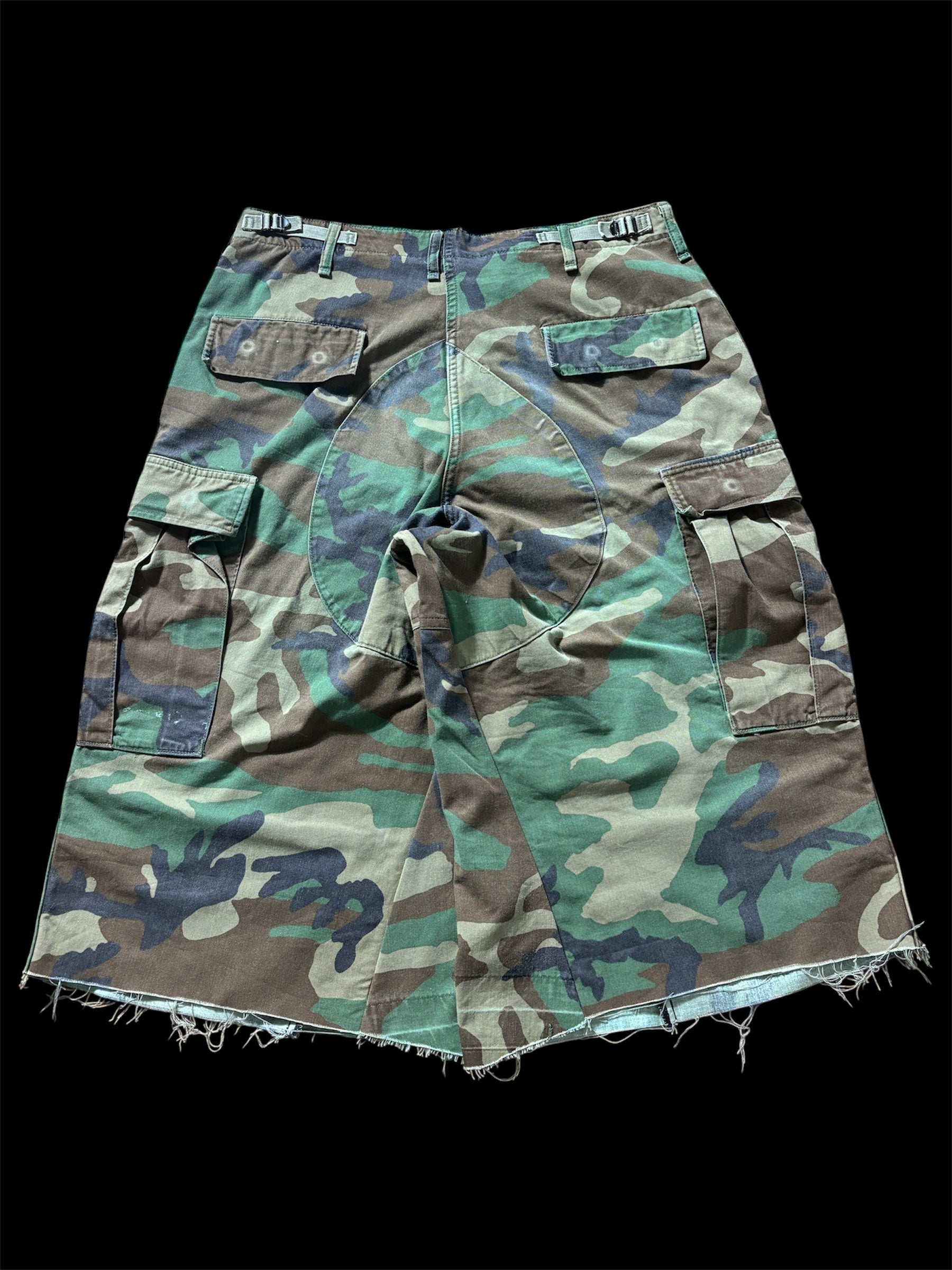 Big Baggy Distressed Camo Short