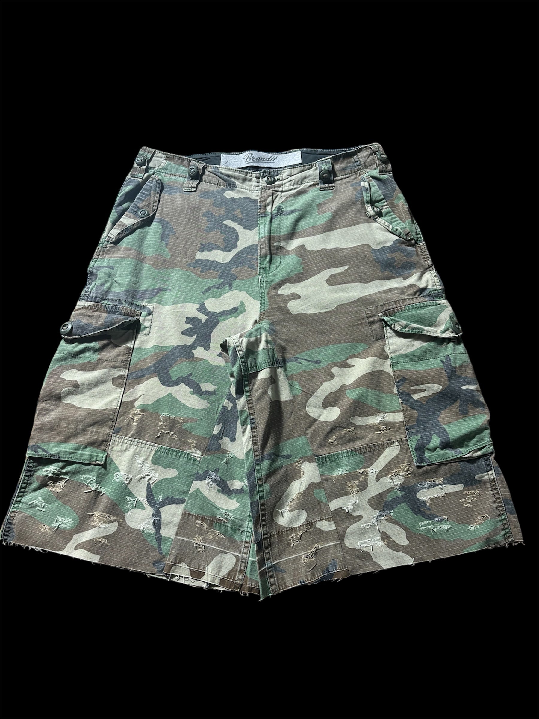Big Baggy Distressed Camo Short