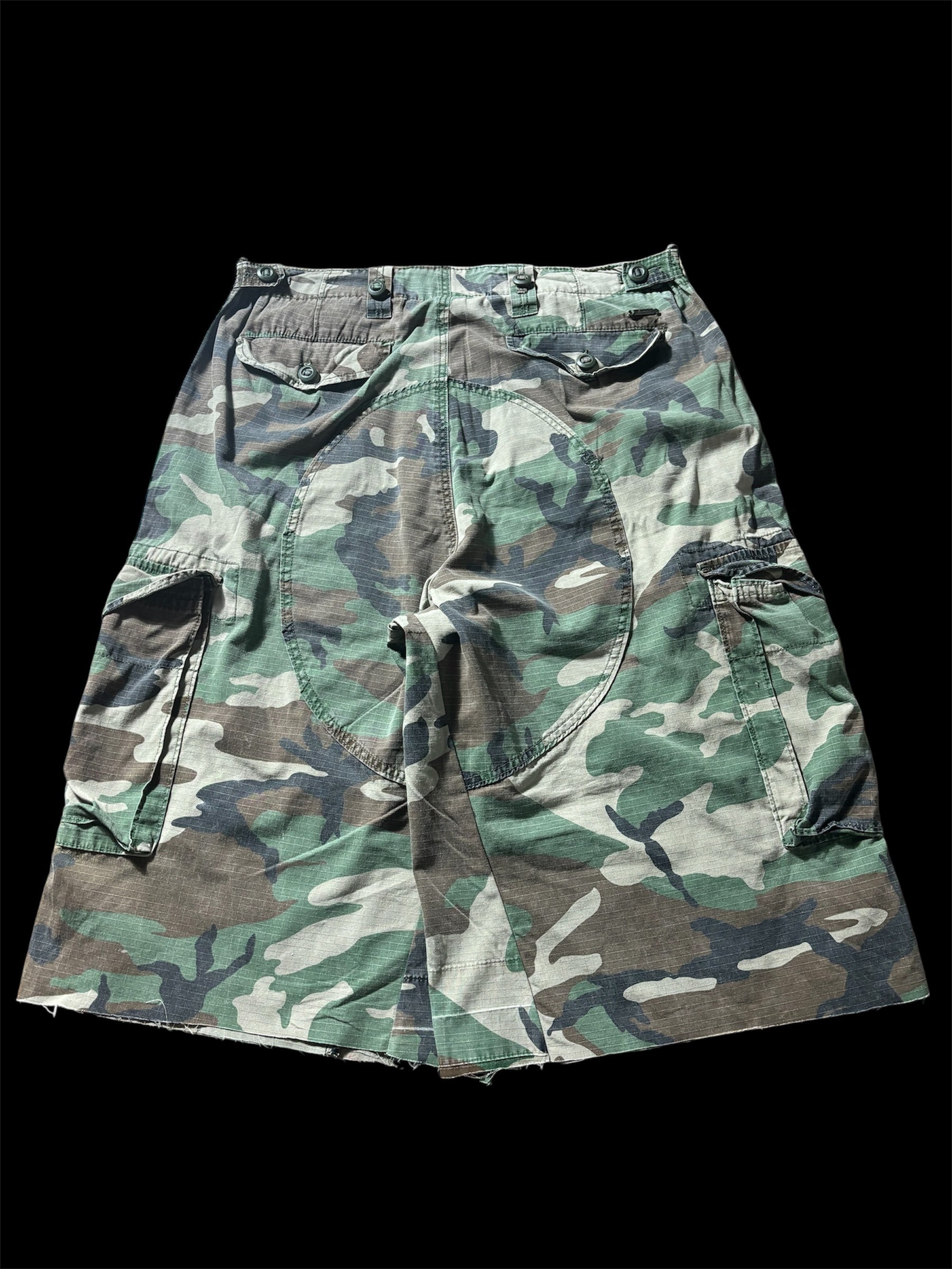 Big Baggy Distressed Camo Short