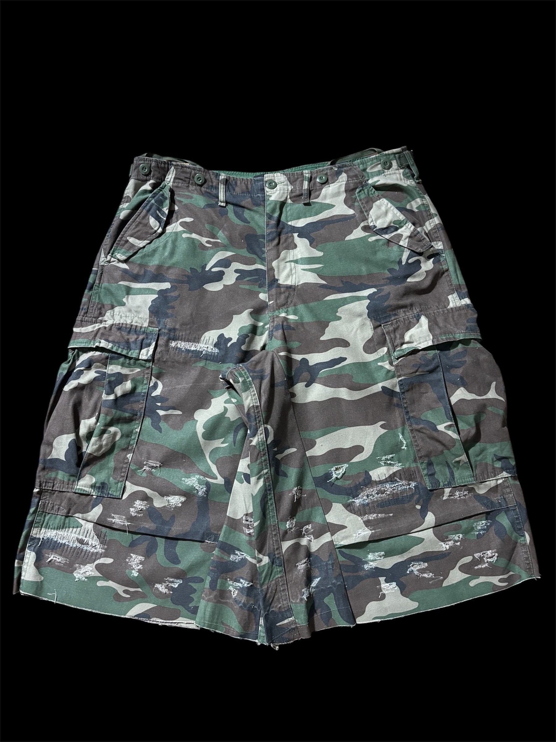 Big Baggy Distressed Repair Camo Short